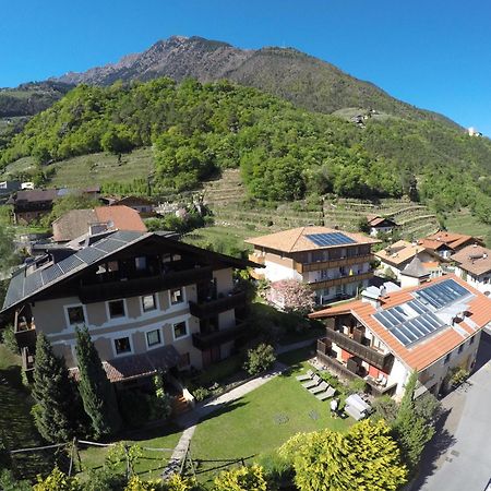 Ferienwohnungen St Hippolyt Mit Hallenbad Algund Buitenkant foto