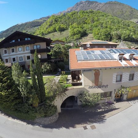 Ferienwohnungen St Hippolyt Mit Hallenbad Algund Buitenkant foto