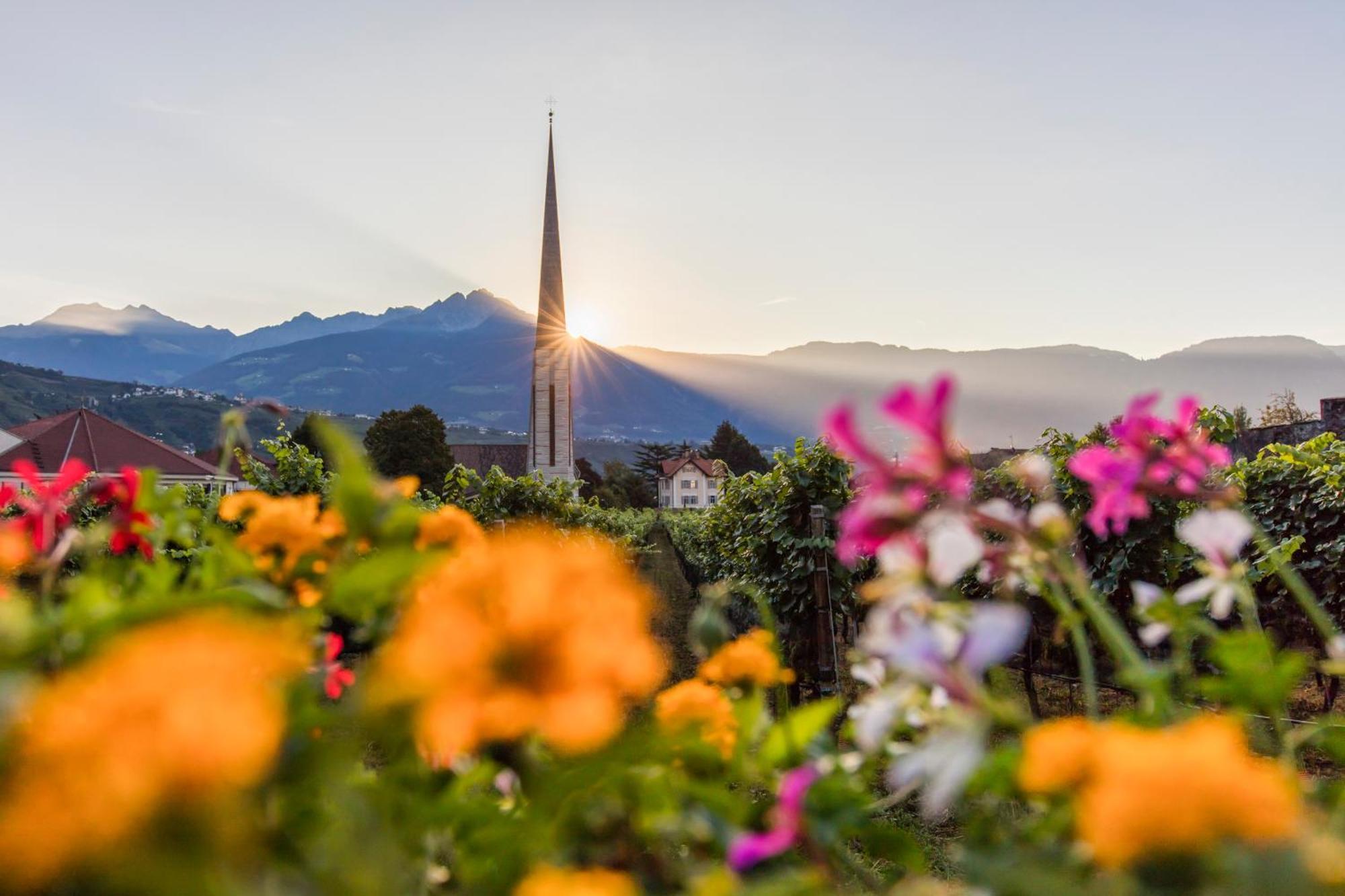 Ferienwohnungen St Hippolyt Mit Hallenbad Algund Buitenkant foto