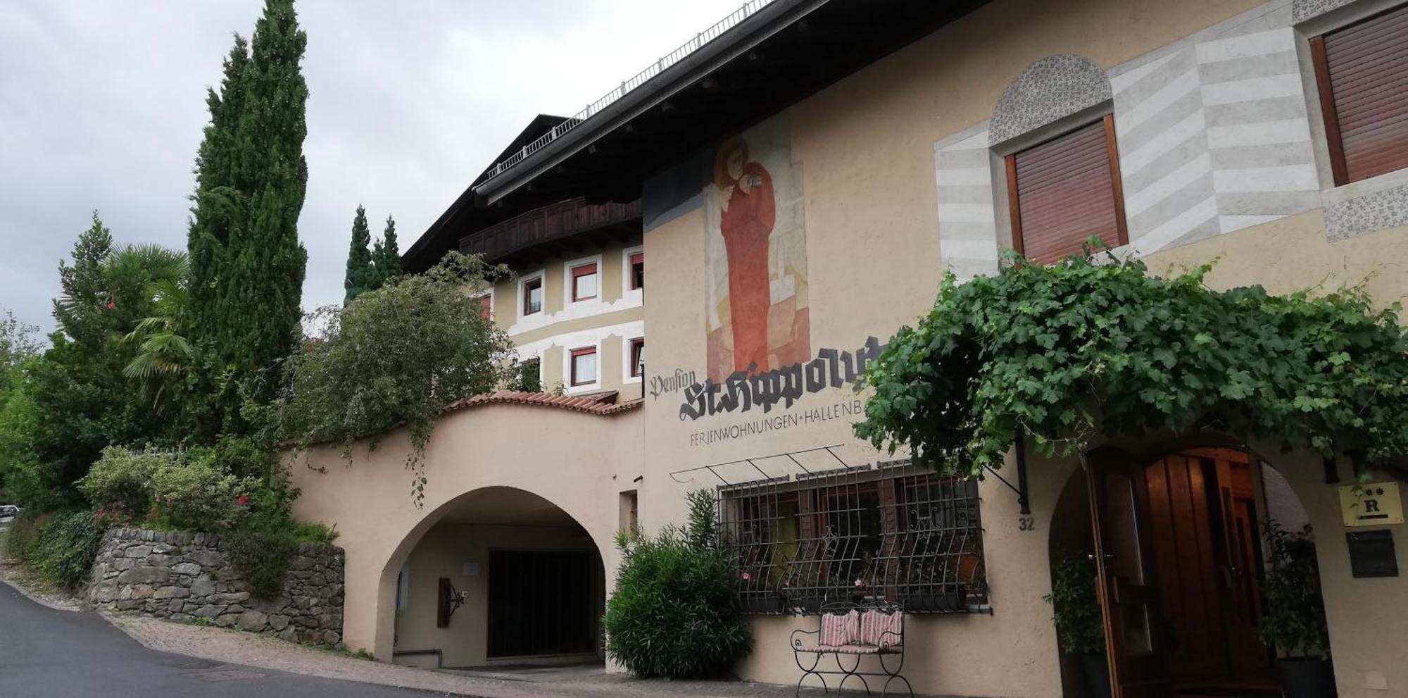 Ferienwohnungen St Hippolyt Mit Hallenbad Algund Buitenkant foto