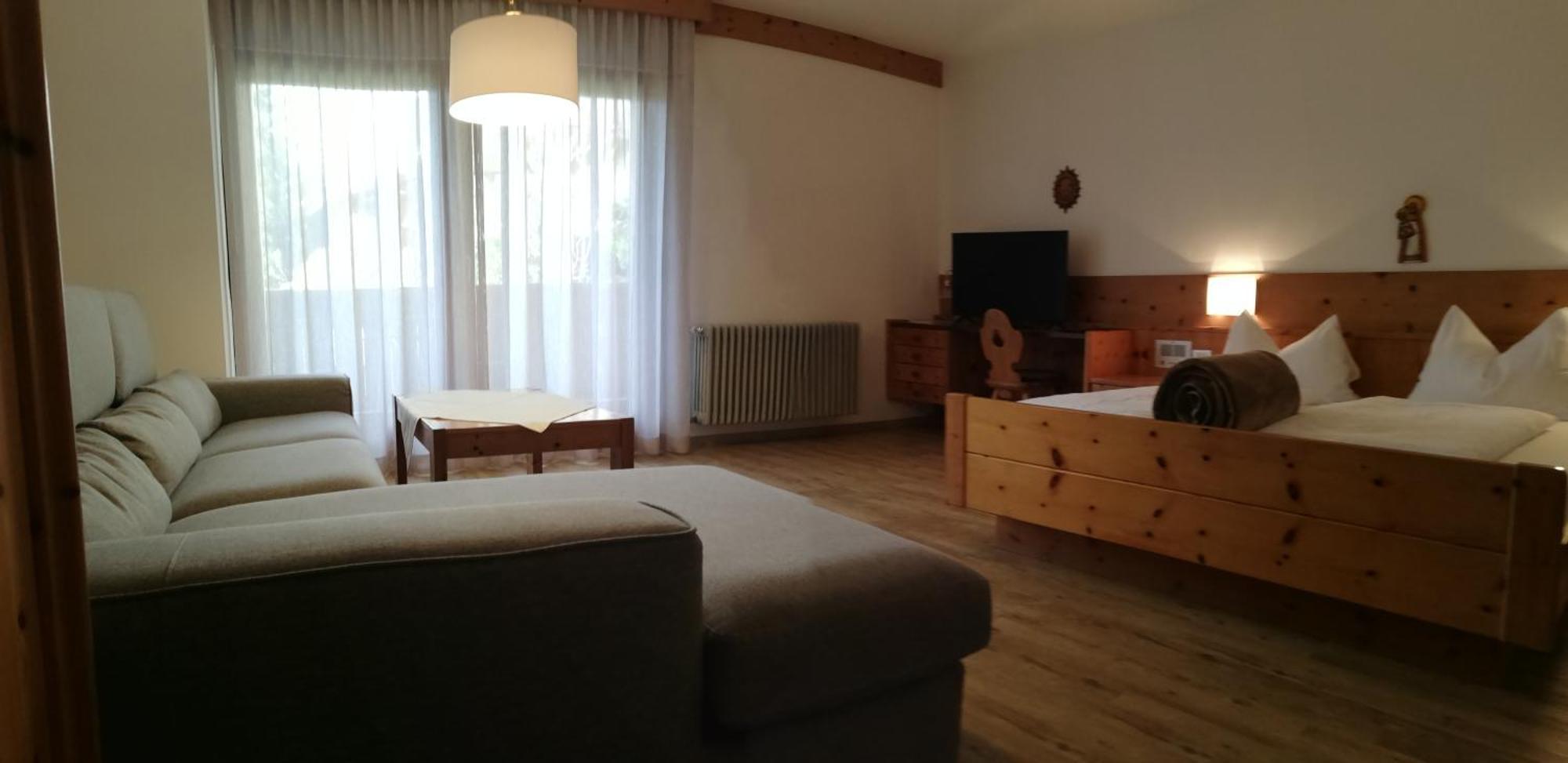 Ferienwohnungen St Hippolyt Mit Hallenbad Algund Buitenkant foto