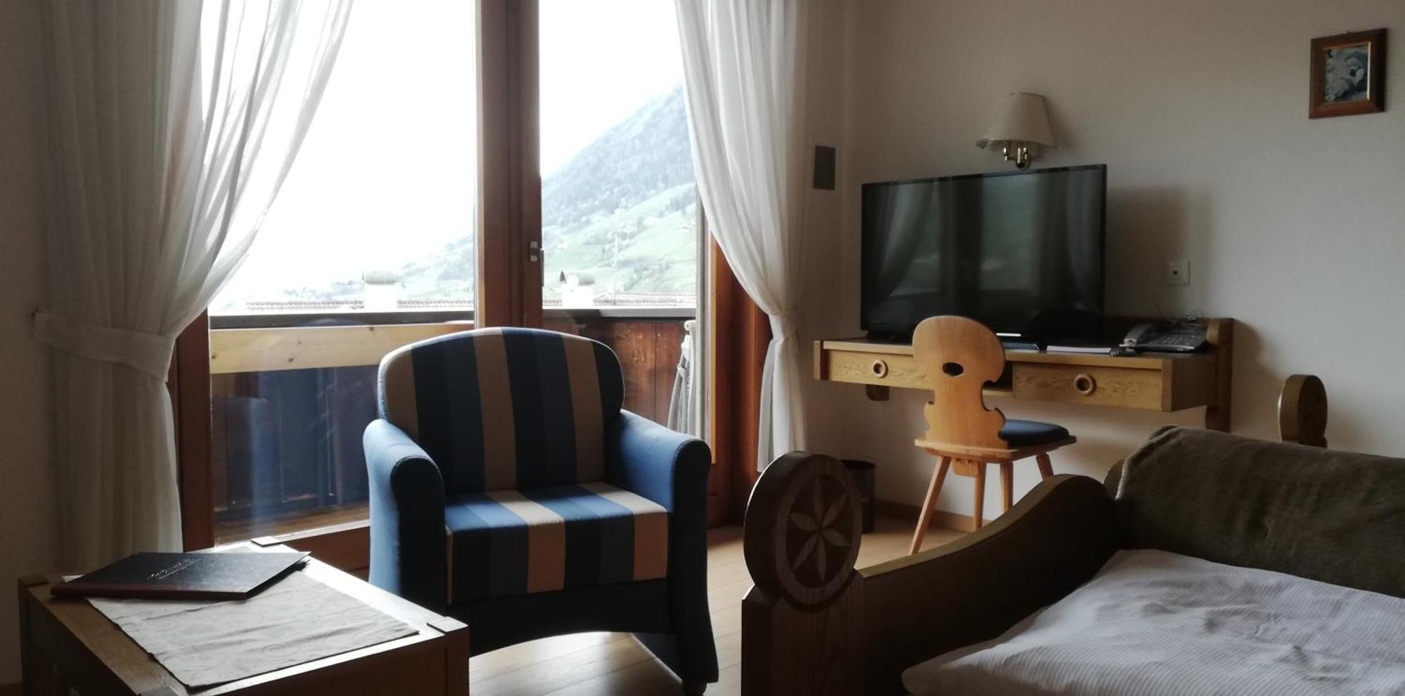 Ferienwohnungen St Hippolyt Mit Hallenbad Algund Buitenkant foto