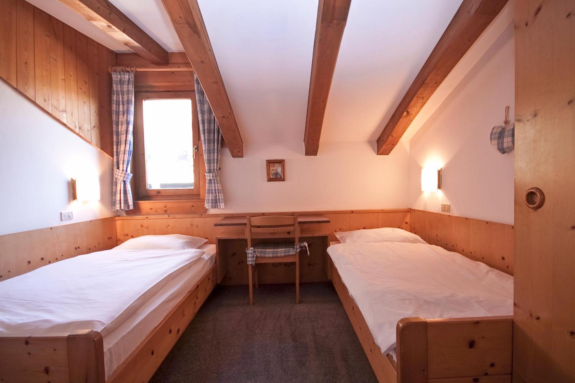 Ferienwohnungen St Hippolyt Mit Hallenbad Algund Buitenkant foto